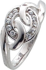Stilvoller Ring in echtem Silber Sterlingsilber 925/- . Er ist poliert und mit 10 weissen Zirkoniasteinen besetzt . Sein Motiv sind drei verschlungene Glieder, der mittlere  Ring ist mit Zirkonia besetzt. Die Ringschiene ist gleichbleibend. Das Gewicht de