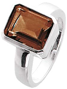 Ring mit echtem braunen Rauchquarz 6,00 Carat, aus echtem Silber Sterlingsilber 925/-, gleichbleibender Ringschiene, rhodiniert (Weißgoldlook) und hochglanzpoliert, Ringkopfbreite ca. 13×11 mm, Breite ca. 2,59 mm. Ringe in den Größen 16-20mm lieferbar. Pa