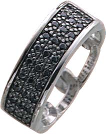 Edler Ring aus echtem Silber Sterlingsilber 925/- mit ca.30 funkelndem schwarzen Zirkonia, im Topdesign,  ca. 7,29 breit und 2,29 mm stark mit gleichbleibender Ringschiene, in den Größen 16-20 mm erhältlich. Zum Sensationspreis von Deutschlands größtem Sc
