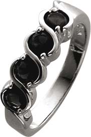 Ring aus Silber Sterlingsilber 925/- besetzt mit 4 blauen synthetischen Zirkonia (Ø 4,0 mm), Ringkop ca. 19,7 x 5,7 mm gr0ß und 3,2 mm stark, Ringschiene ca. 2,8 mm breit und 1,3 mm stark. Spitzenqualität aus dem Hause Abramowicz, dem Juwelier Ihres Vertr
