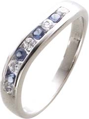 Ring aus Silber Sterlingsilber 925/-, besetzt mit 9 weißen und Helblauen Zirkonia, Ringkopf in Wellenform ca. 3,9 mm breit und 1,9 mm stark, Ringschiene ist hochglanzpoliert, ca. 2,1 mm breit und 0,9 mm stark. Spitzenqualität zu Toppreisen aus dem Hause A