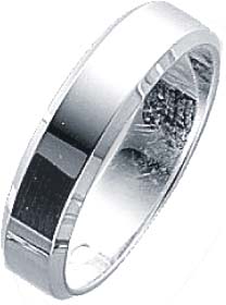 Freundschafts-/Trauring in Silber Sterlingsilber 925/-, hochglanzpoliert. Breite des Ringes ca. 4,7 mm, Ringstärke 1,4 mm. Die Gravur der Trauringe sowie das Etui erhalten Sie kostenlos. Trauringe werden individuell angefertigt und sind damit von der Rück