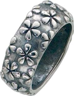Ring aus echtem Silber Sterlingsilber 925/-  Breite ca. 8 mm, Stärke ca. 3mm,  hochglanz poliert und rhodiniert, teilweise geschwärzt. Mit wunderschönen Blüten-Muster passend für Ihre Sammelsysteme. Absolutes Topdesign und ein echter Hingucker. Premiumqua