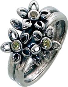 Silberring. Desginer-Ring, Blumenmuster aus echtem Silber Sterlingsilber 925/- mit 3 funkelnden, gelben Zirkonia, gleichbleibende Ringschiene, rhodiniert (edler Weißgoldlook), oxydiert und hochglanzpoliert, Ringkopfbreite ca. 15 mm, Breite ca. 4,7 mm. Rin