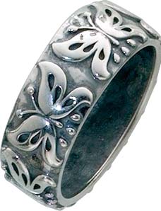 Ring aus echtem Silber Sterlingsilber 925/-  Breite ca. 7mm, Stärke ca. 2 mm, mit gleichbleibender Ringschiene, hochglanz poliert und rhodiniert, teilweise geschwärzt. Mit wunderschönen Schmetterlingsmuster passend für Ihre Sammelsysteme.Ein echter Hinguc