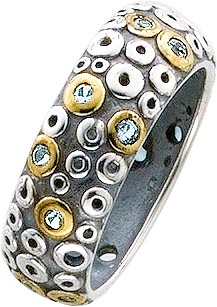 Trendiger Ring im PANDORA Stil aus echtem Silber Sterlingsilber 925/-, besetzt mit funkelnden blauen Glassstrasssteinen im exklusiven Design. Ringkopfbreite ca. 26 mm, Breite ca. 8 mm. Ring in den Größen 16/17/18/19 und 20 mm erhältlich. Ein edles Schmuck