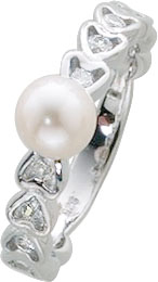 Ring aus echtem Silber Sterlingsilber 925/- besetzt mit einer Süsswasserzuchtperle und 12 funkelnden Zirkonia in Herzchenform. Durchmesser der Perle 5mm, Breite der Ringschiene 3mm. Zum absoluten Preisknaller – ABRAMOWICZ – der Schmuckhändler Ihres Vertra